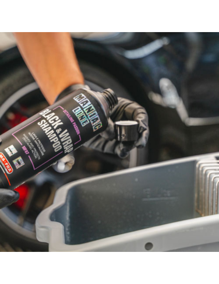 Black & Wrap Shampoo 500ml Maniac Line| rinnova plastiche auto 2in1 lava e protegge