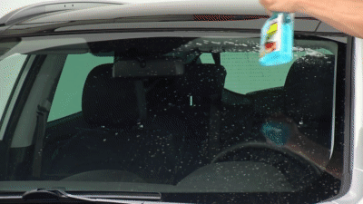 Flacone spray per vetri e vetri per auto da 100ml, agente idrorepellente  antiappannamento per pulire macchie di vetro dello specchietto retrovisore  e del parabrezza